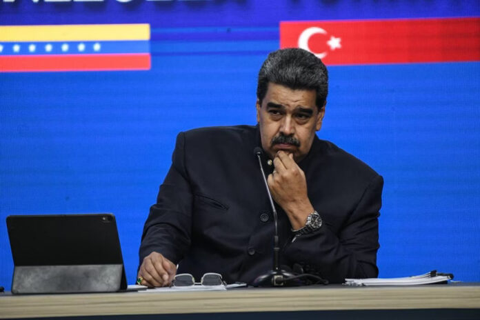 Venezuela: Oposição apresenta resultados com suposta derrota de Maduro; presidente diz que vai divulgar atas