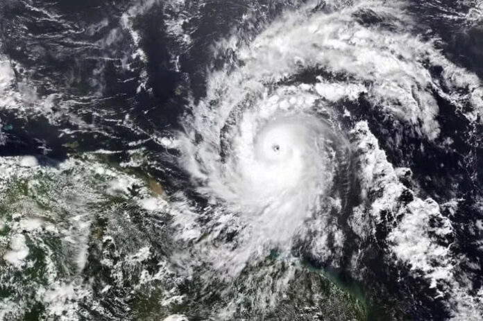 VÍDEO: Furacão Beryl, da categoria mais alta, provoca mortes e destruição no Caribe