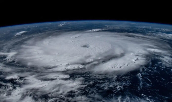 VÍDEO: Beryl vira tempestade tropical, mas ainda causa mortes e estragos ao chegar ao Texas