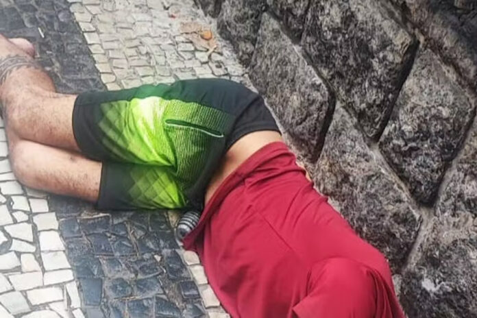 RJ: Tentativa de assalto em Copacabana termina com 2 baleados; bandido tinha granada na cintura