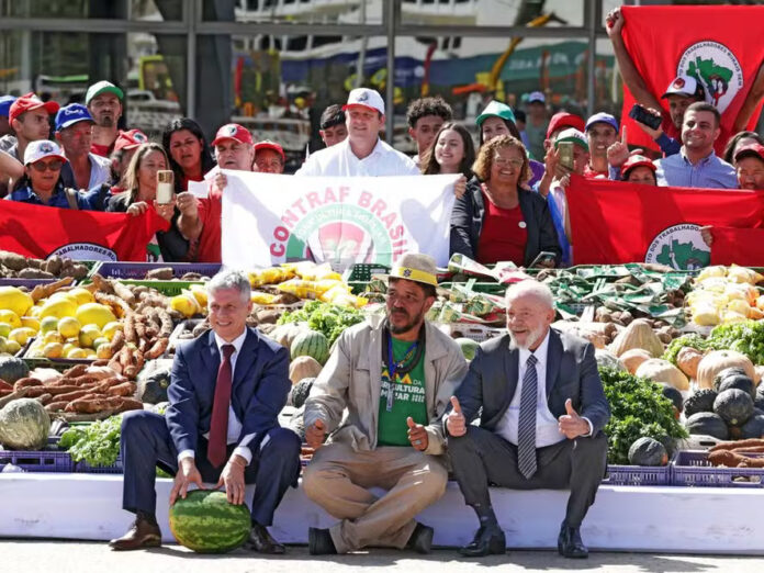 Lula recebe direção do MST na Granja do Torto e propõe grupo para atender demandas