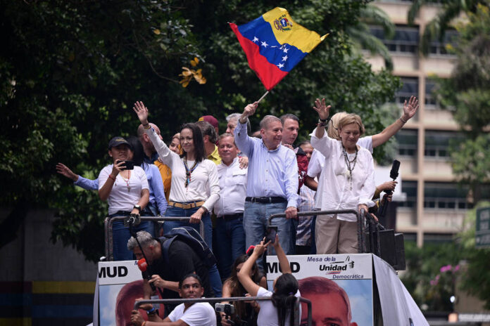 Após EUA, Argentina e Uruguai reconhecem González como presidente da Venezuela