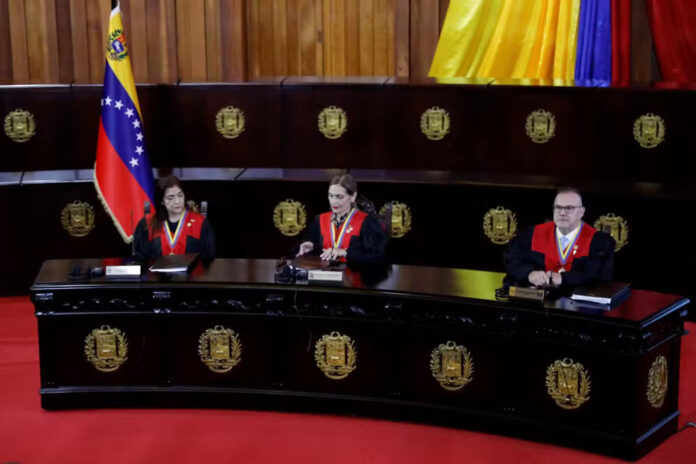 Suprema corte da Venezuela confirma reeleição de Maduro e proíbe divulgação das atas