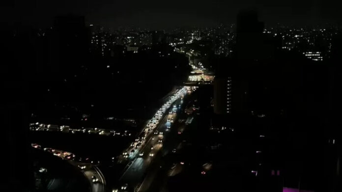 VÍDEO: Apagão atinge pontos da cidade de São Paulo e Guarulhos neste sábado (31)