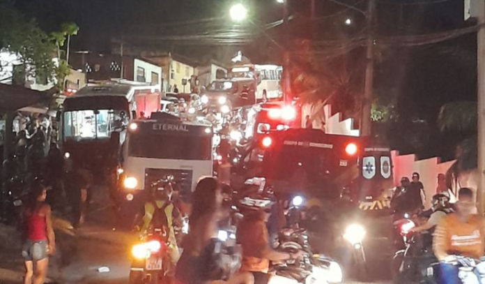 Ônibus perde o controle do freio e atropela motociclistas na zona Leste de Manaus