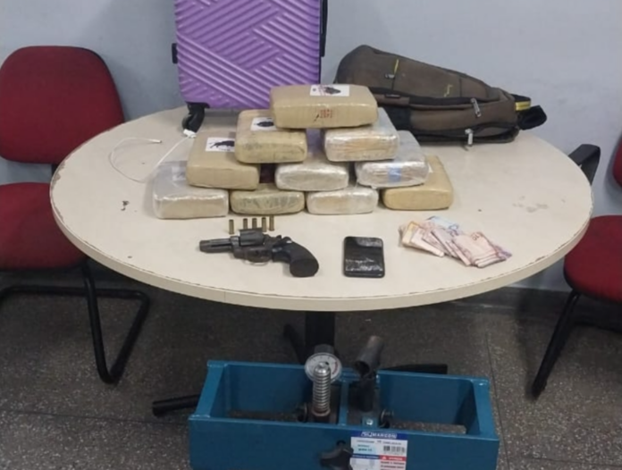 Traficante é preso com 10 kg de maconha escondidos em casa no Castanheiras