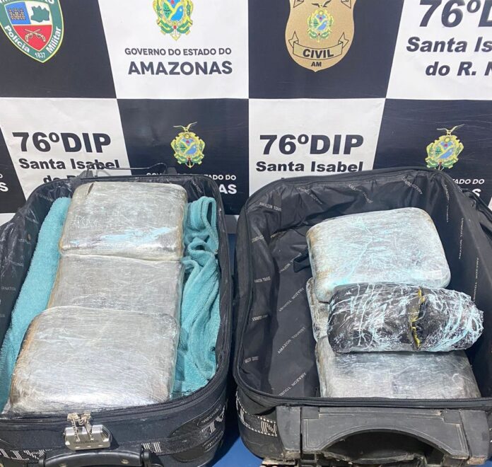 Casal é preso com 11 kg de maconha em lancha no interior do Amazonas