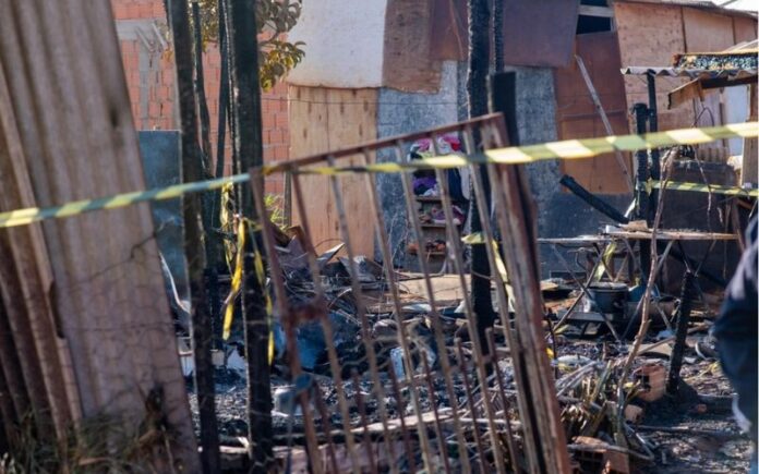 O Corpo dos Bombeiros Militar do Distrito Federal (CBMDF) encontrou fragmentos de corpos humanos nas cinzas do incêndio