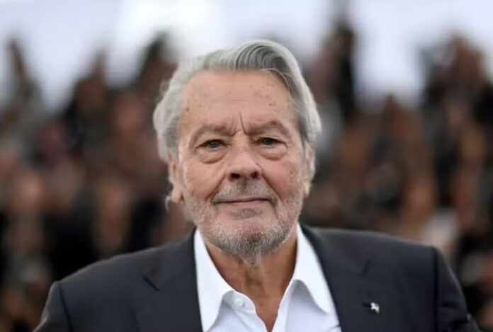 Morre Alain Delon, lenda do cinema francês, aos 89 anos