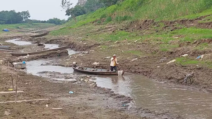 Rio Solimões baixa 16 cm em 24 horas e atinge menor nível já registrado no AM