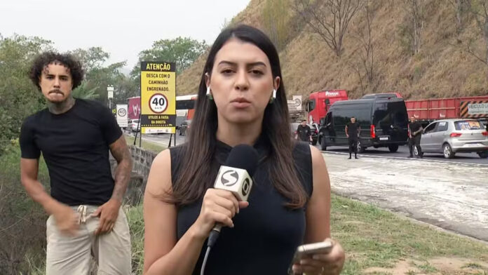 VÍDEO: MC Livinho faz dancinha durante reportagem sobre tragédia com ônibus e é criticado nas redes