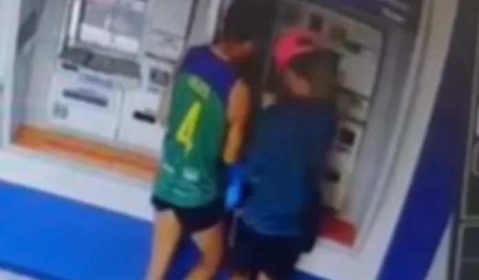 Video mostra casal sacando dinheiro após matar ex-patrão