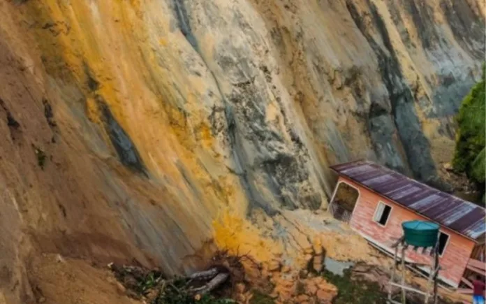 Na madruga desta quinta-feira (26/09), um deslizamento de terra conhecido como 