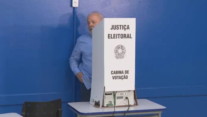 Lula vota em São Bernardo do Campo (SP)