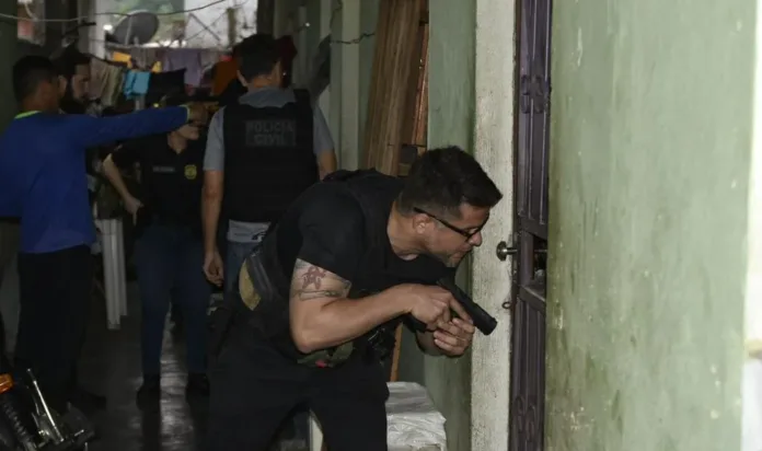 Blogueiro de Manaus é preso por porte ilegal de arma e roubo qualificado