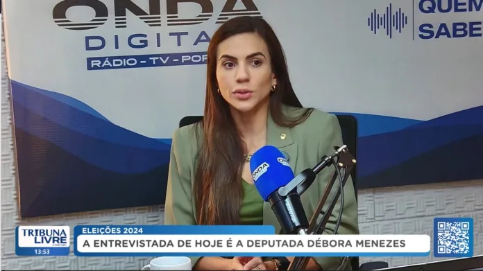 Débora Menezes revela que o pai “não foi ao evento, mas enviou bases” para o comício de Alberto Neto e Bolsonaro em Manaus