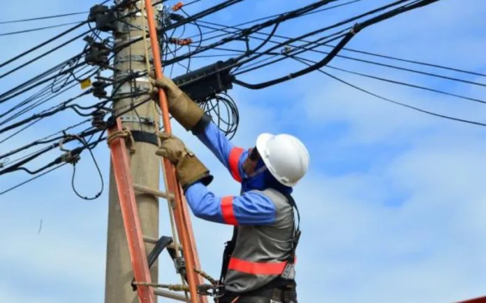 Cinco bairros e um ramal da capital amazonense devem ficar sem o fornecimento de energia elétrica neste domingo (13/10)