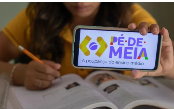 O pagamento do benefício do programa Pé-de-Meia teve início nesta segunda-feira (28/10) e segue até a próxima segunda-feira