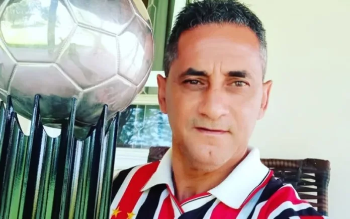 Morreu nesta sexta-feira (25/10) o ex-lateral direito do São Paulo e da Seleção Brasileira Zé Carlos. Aos 55 anos, ele foi vítima de um infarto fulminanteMorreu nesta sexta-feira (25/10) o ex-lateral direito do São Paulo e da Seleção Brasileira Zé Carlos. Aos 55 anos, ele foi vítima de um infarto fulminante