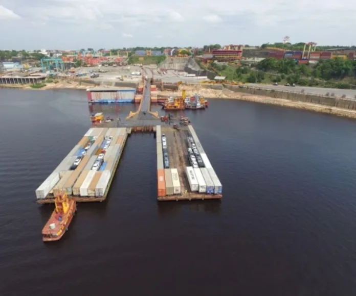 VÍDEOS: Pilar de ponte no Porto Chibatão desmorona por erosão; operações são mantidas