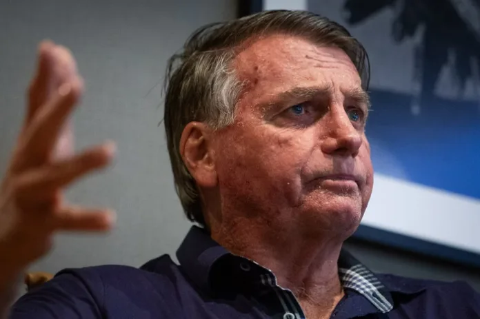 PF indicia Bolsonaro e mais 36 pessoas no inquérito que apura tentativa de golpe