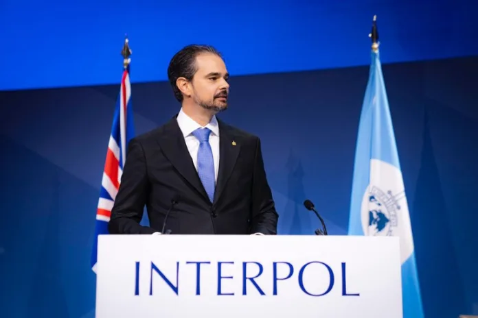 Brasileiro assume o comando da Interpol pela primeira vez na história