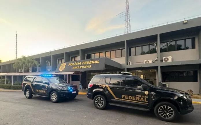 Na manhã desta terça-feira (12/11),a Polícia Federal cumpriu dois mandados de busca e apreensão na operação batizada de 