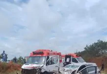 Batida entre Samu e táxi deixa dois mortos em estrada de Minas Gerais