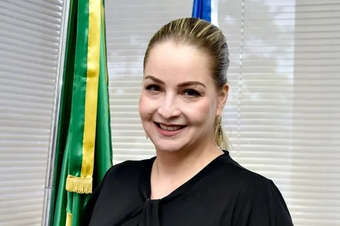 Tribuna Livre recebe a defensora pública Carol Braz