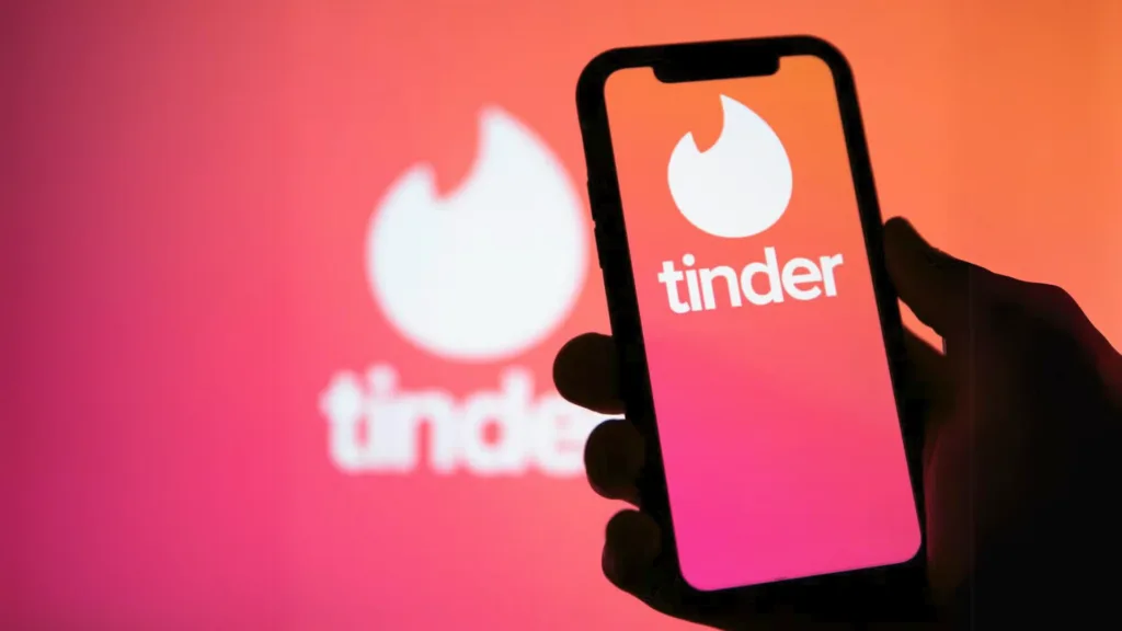 Homem processa Tinder após pagar serviço por 4 anos sem conseguir nenhum encontro - apps namoro