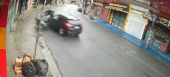 VÍDEO: Motociclista é arremessado ao ser atingido por carro na Grande São Paulo