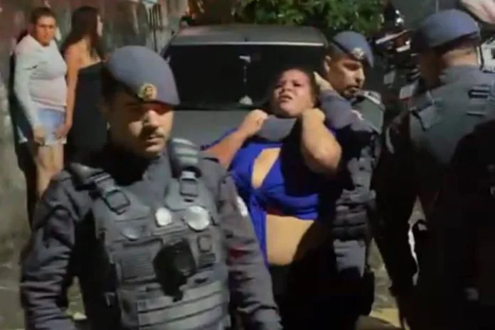 VÍDEO: Em mais um caso de violência policial em SP, mulher é agredida com socos e mata-leão