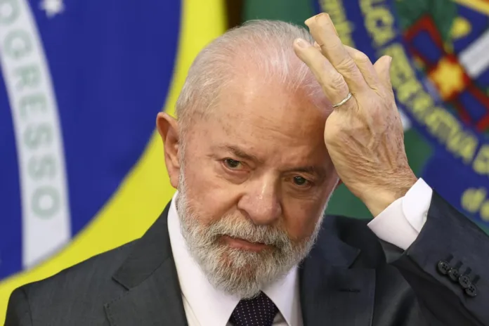 Procedimento é uma “complementação” da cirurgia que Lula fez na terça-feira para drenar um hematoma no cérebro