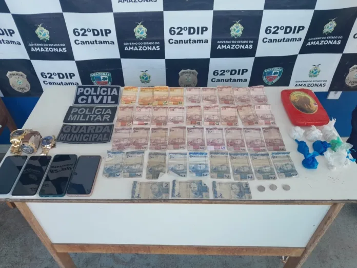 Materiais apreendidos pela polícia (Foto: Divulgação/PC-AM)