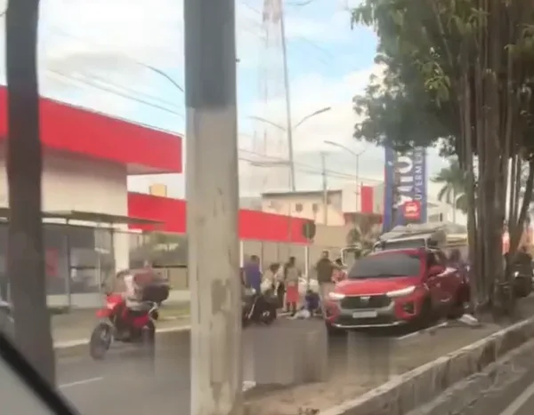 Motociclista fica ferido em acidente