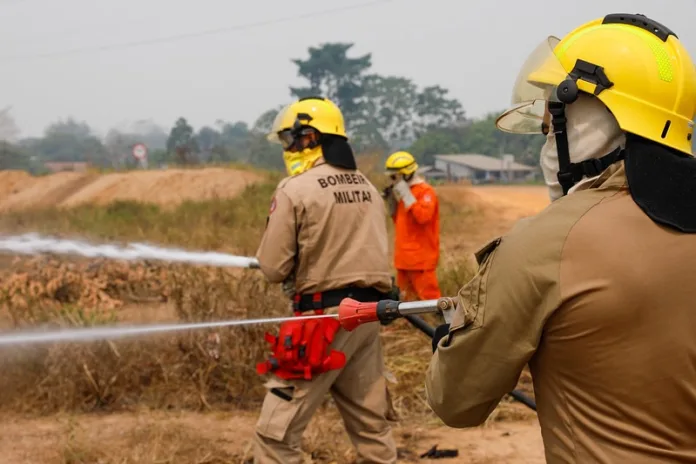 Defesa Civil emite alerta para incêndios e qualidade do ar em municípios do AM