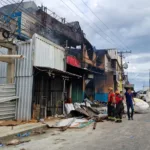 Rua-do-Fuxico-segue-interditada-apos-incendio-atingir-mais-de-10-comercios-em-Manaus.jpeg