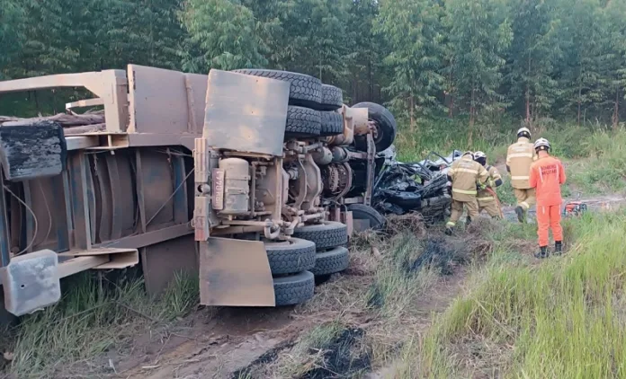 VÍDEO: motorista morre após colisão com carreta na BR-418 na Bahia