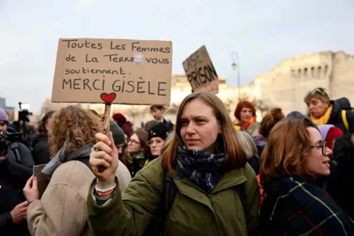 Justiça da França condena a 20 anos de prisão ex-marido que dopou esposa para que homens a estuprassem