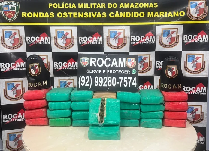 Foram apreendidos 30 tabletes de maconha (Foto: Divulgação/PMAM)