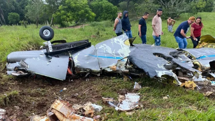 3 pessoas morrem após queda de helicóptero em Minas Gerais