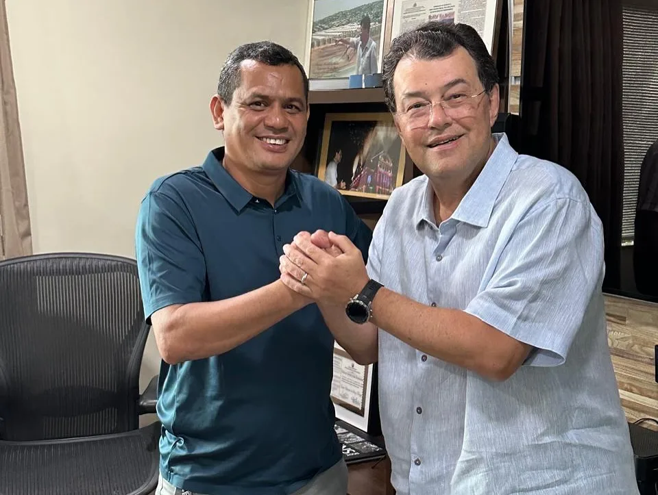 Prefeito de Alvarães, Lucenildo Macedo e senador Eduardo Braga (Foto: Redes Sociais)