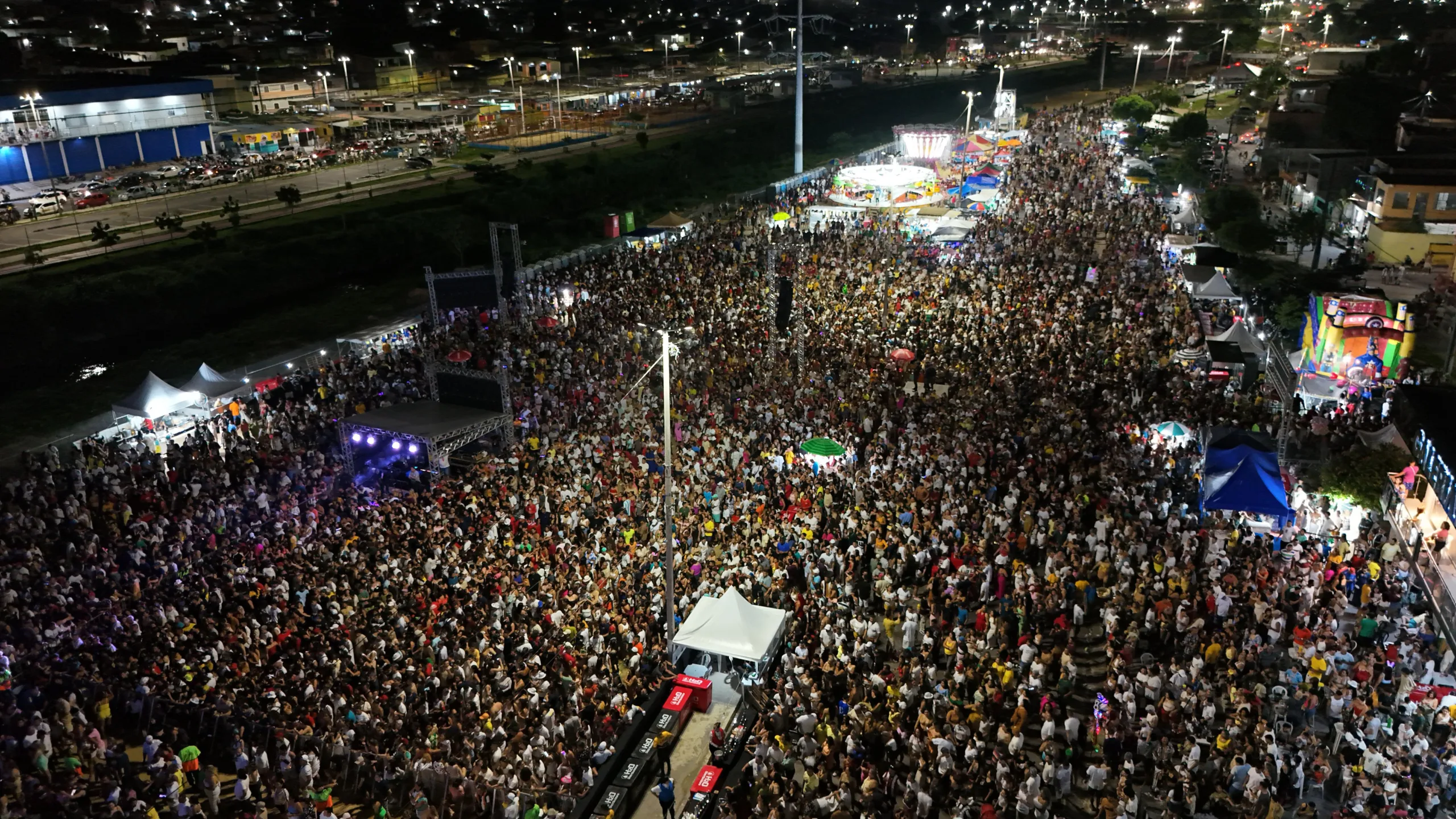 Réveillon reuniu cerca de 100 mil pessoas na Zona Leste