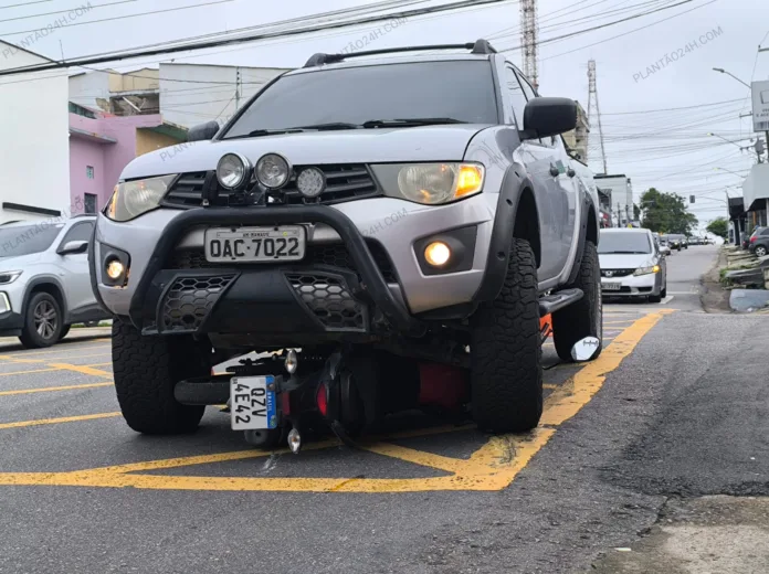 Acidente deixa motoqueiro ferido no Centro de Manaus