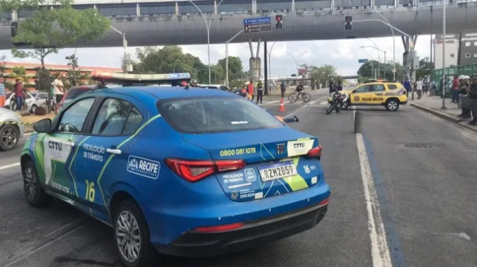 Aluno do curso da PM de Pernambuco morre após acidente com carreta