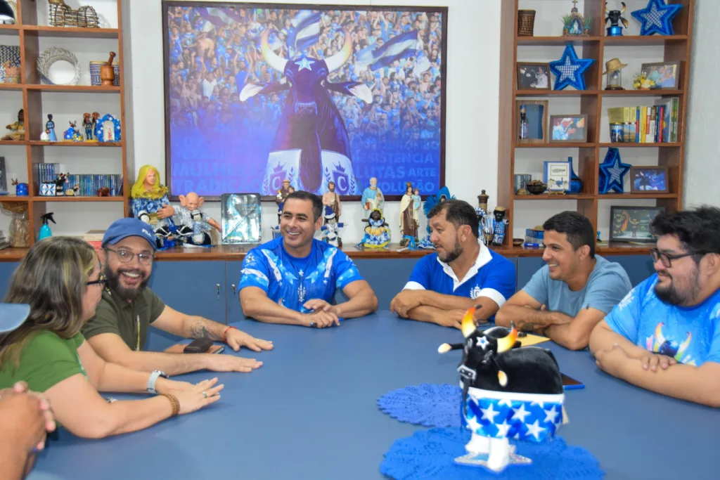 Reunião entre todos os membros na Diretoria do Boi Bumbá Caprichoso. (FOTO: Pitter Freitas)