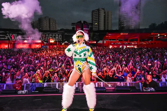 Homem é estuprado em show de Anitta; Cantora se pronunciou