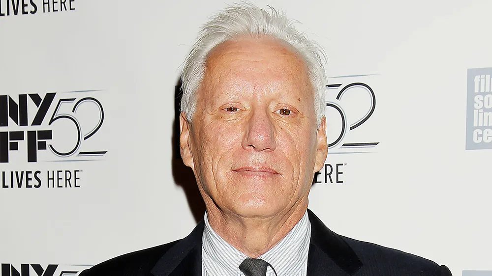 James Woods - faz "Sebastian Stark" na série Shark (analogia entre o nome da personagem e shark = tubarão, em inglês)