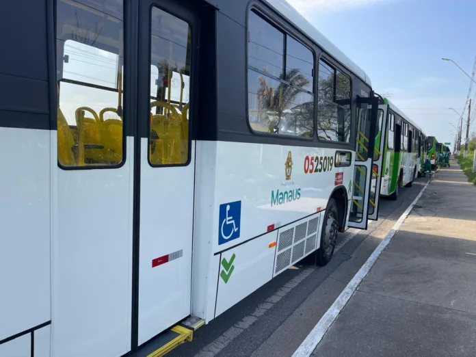 David Almeida sinaliza reajuste na tarifa de ônibus em fevereiro