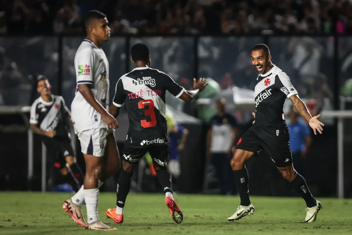 Paulo Henrique comemora gol contra o Maricá (Foto: Dikran Sahagian/Vasco)